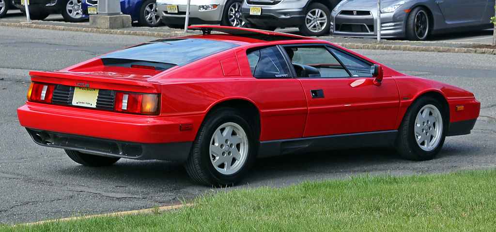 1024px 1989 Lotus Esprit Turbo rear federal 11zon